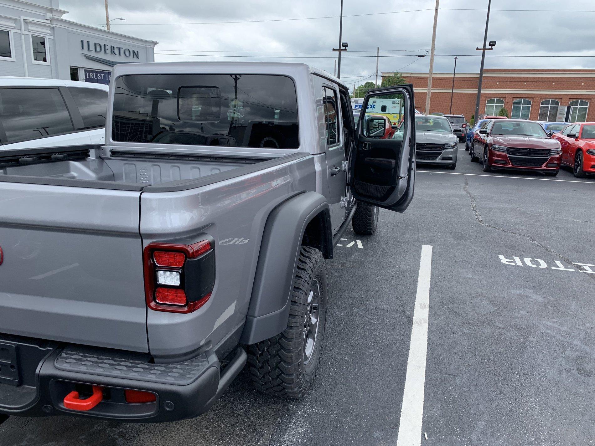 Jeep Gladiator BILLET SILVER Gladiator JT Club E3AFD867-DFCB-4D44-BE4D-F6469F90E948