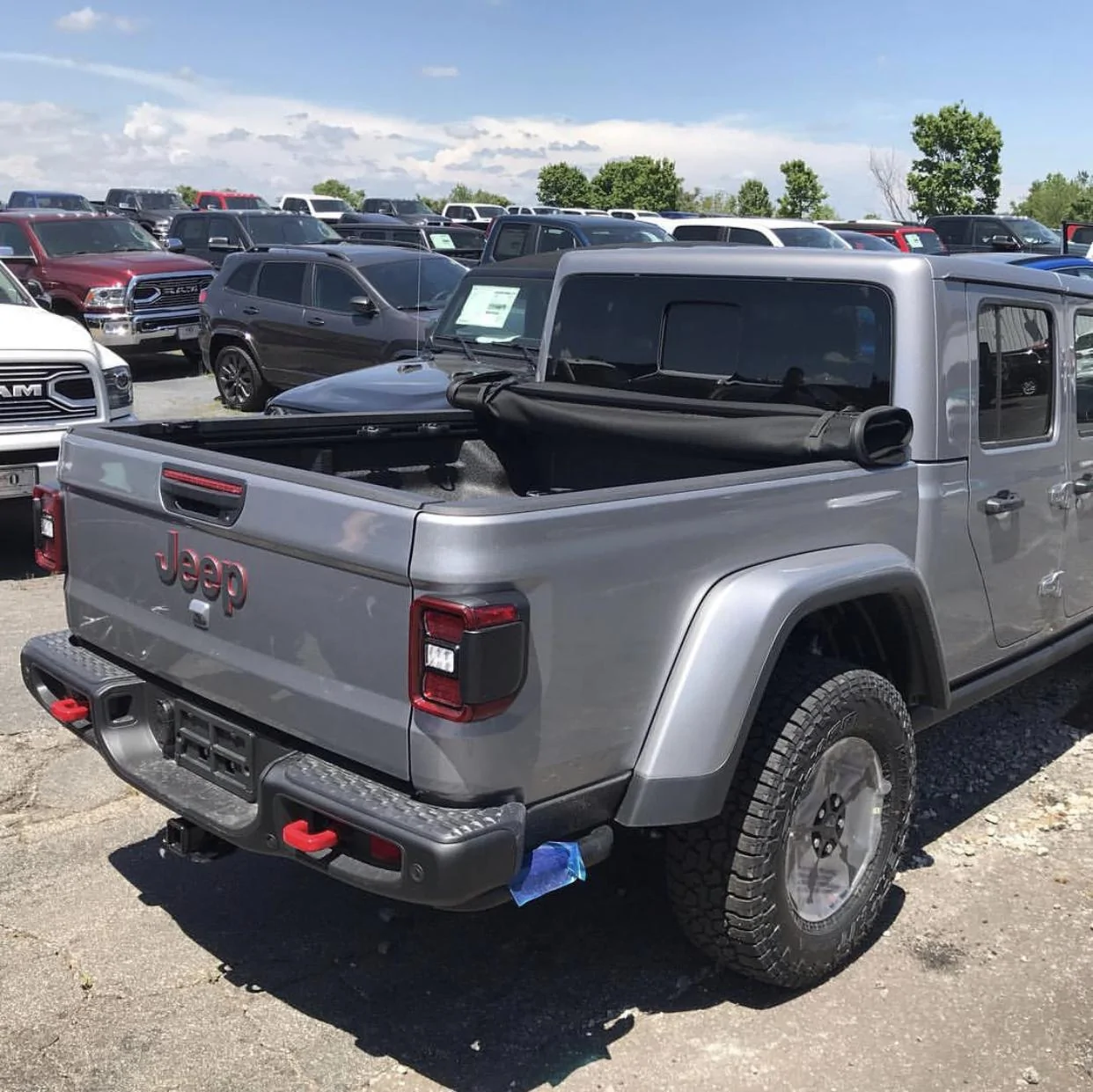 Jeep Gladiator BILLET SILVER Gladiator JT Club CE110E8D-E36D-48D6-BABB-03DD648D571F