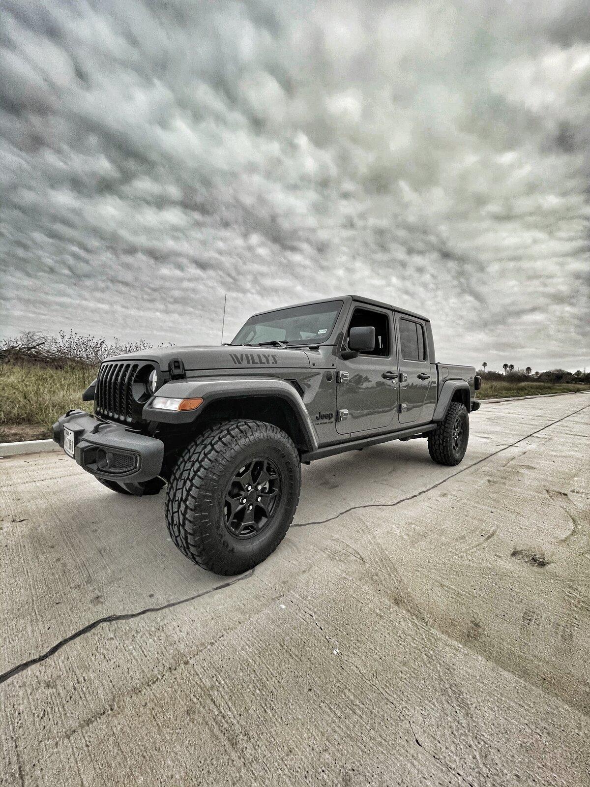 Jeep Gladiator WILLYS Edition Gladiator JT Club 102EE99D-B964-47BC-B1A6-8CBC168E5802