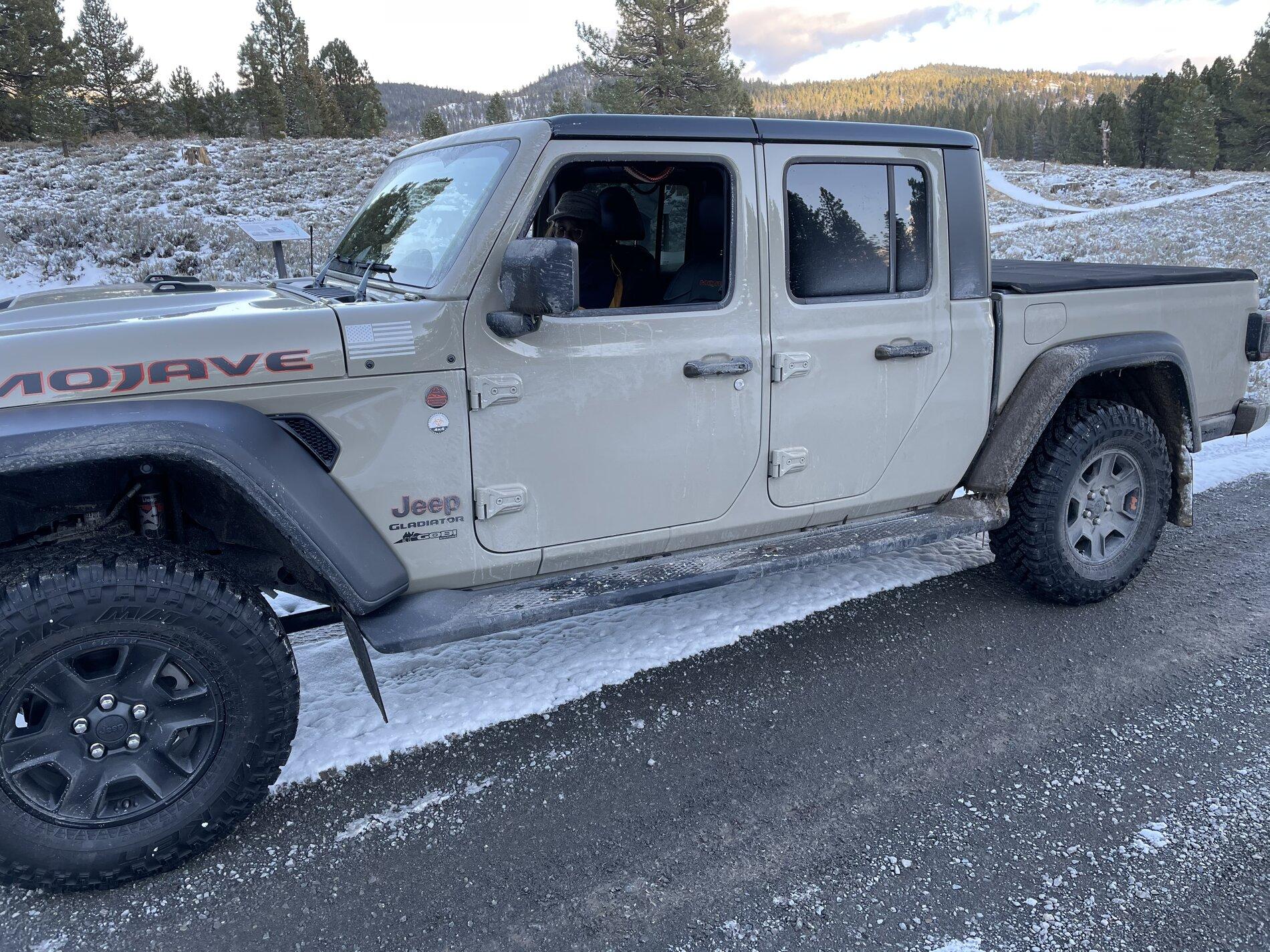Jeep Gladiator Have a Mojave with OEM wheels/tires and Rokblokz? IMG_0150