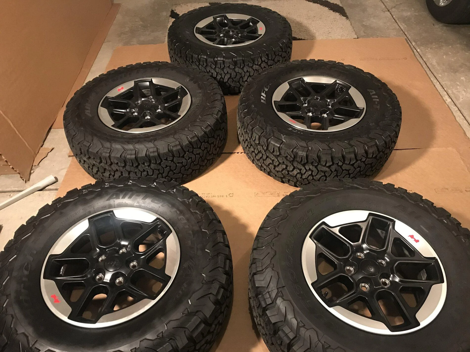 Jeep Gladiator 5 2021 Rubicon wheels & tires F6EDD5D5-65E8-48FF-BF8E-0FC529AB8CE5