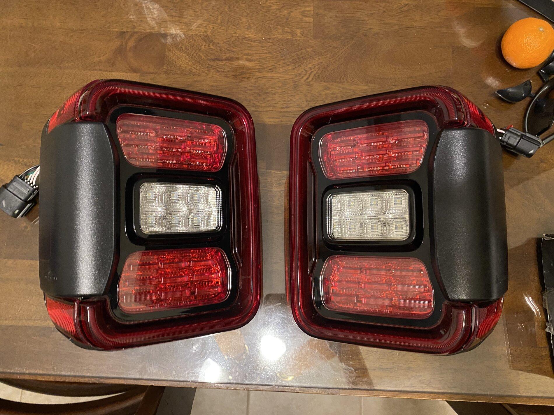 Jeep Gladiator OEM LED tail lights - no BSM IMG_8315