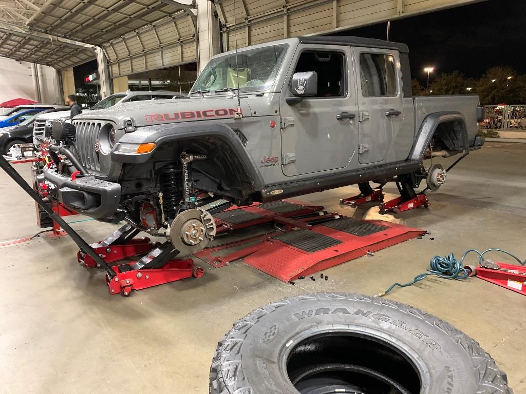 Jeep Gladiator Sting-Gray manual JTR build - Clayton 3.5", Falcon Adjustable shocks, Warn Winch, Rock Slide Engineering steps, etc... 8FJWnx