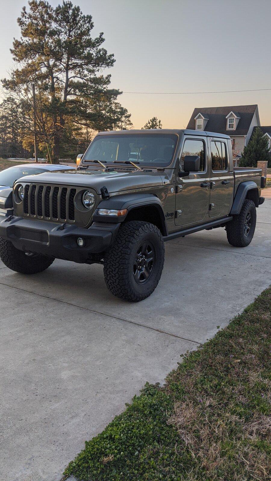 Jeep Gladiator 2.5 lift with stock rubicon rims MVIMG_20200307_071308