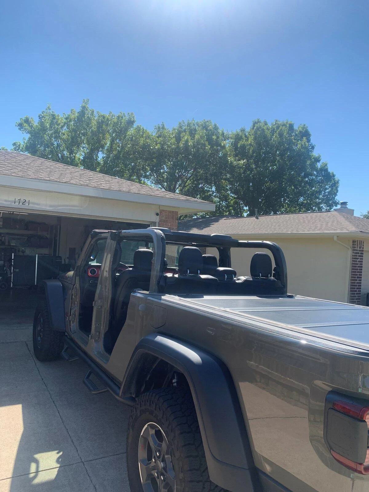 Jeep Gladiator WTS UnderCover Ultra Flex (hard folding tonneau cover) j