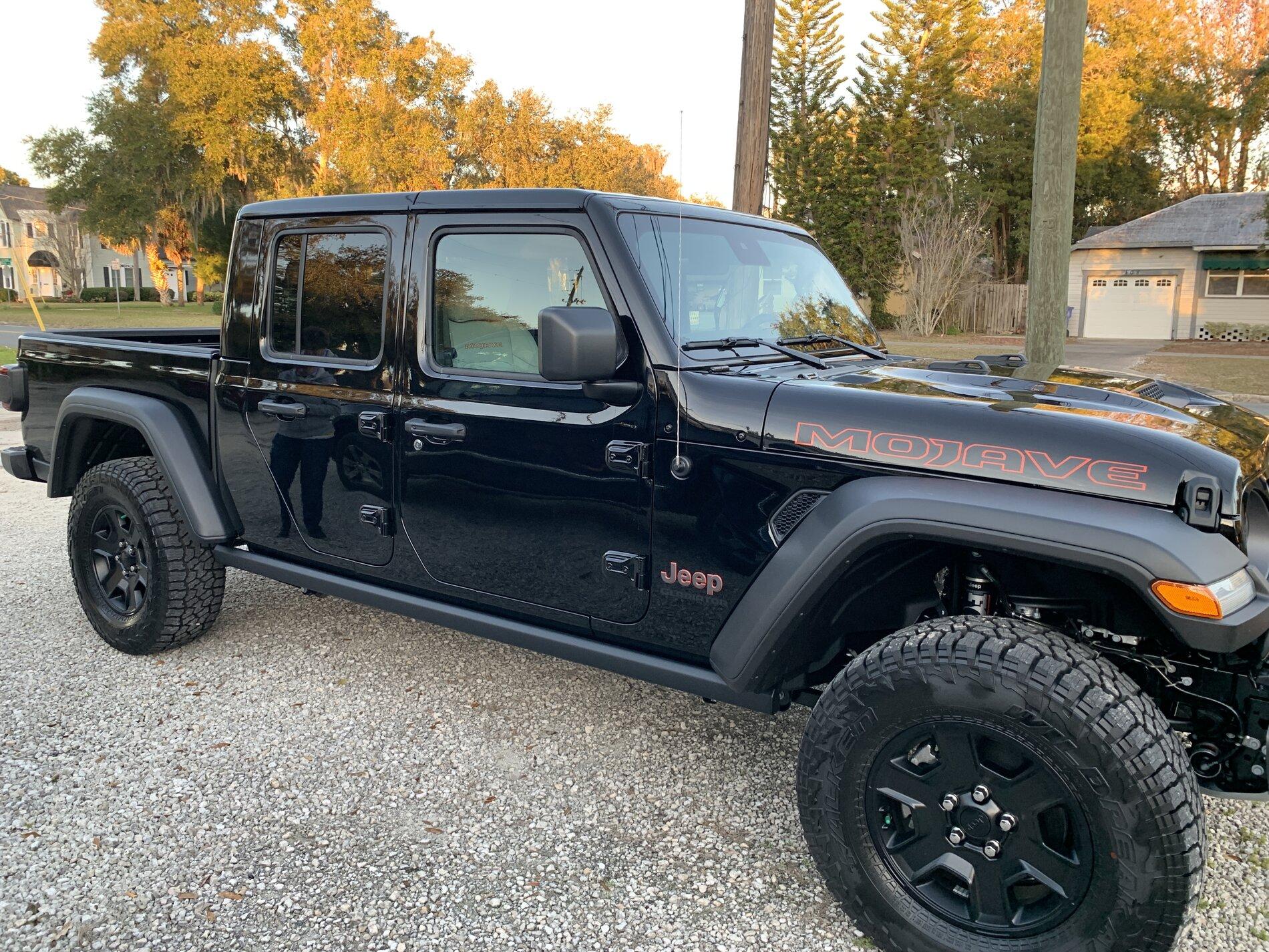 Jeep Gladiator Meet Black Pearl - 2021 Mojave Black/Silver 5DA27F81-4032-4B62-BE29-9DB167CA2F1A