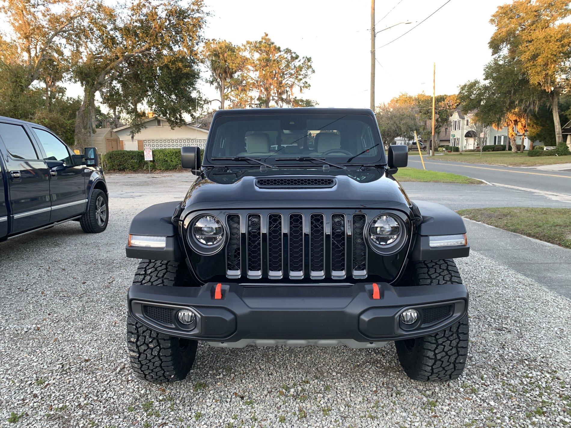 Jeep Gladiator Meet Black Pearl - 2021 Mojave Black/Silver 4D094E94-BB23-476C-8150-EEA60CFB4BC5