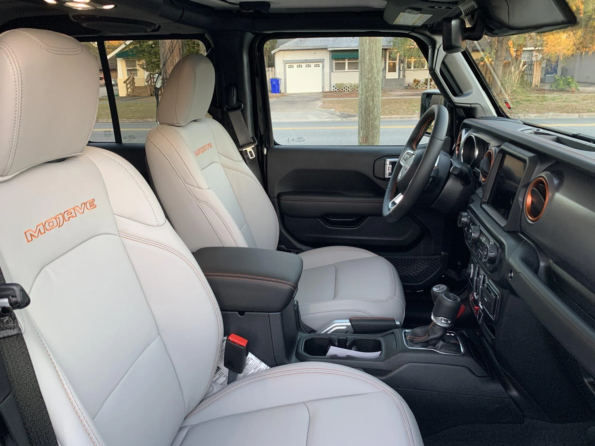 Jeep Gladiator Meet Black Pearl - 2021 Mojave Black/Silver 9E824A9A-50FD-44AA-A577-A76E293337F8