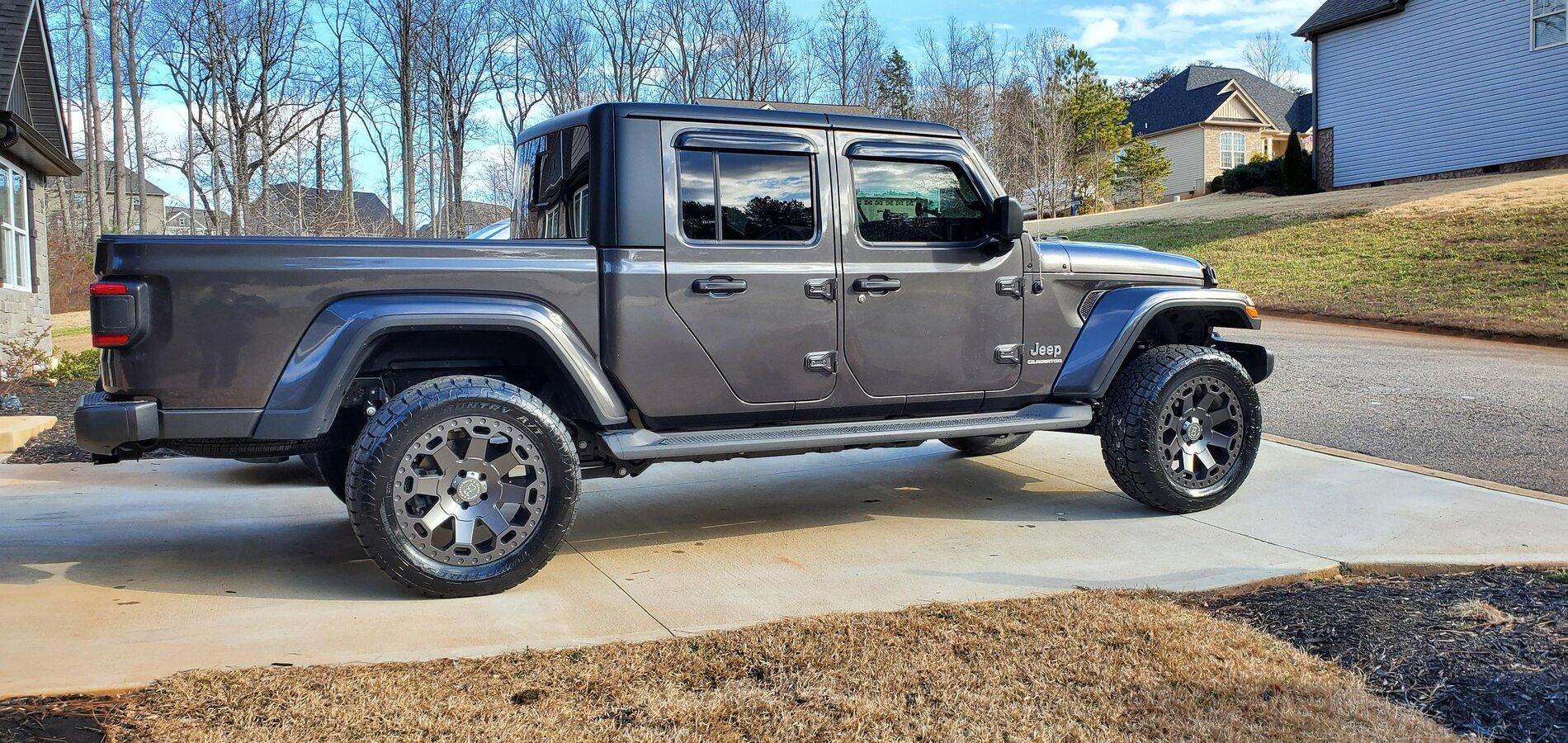 Jeep Gladiator Lets see all those Gladiators with lifts and bigger tires! glad2