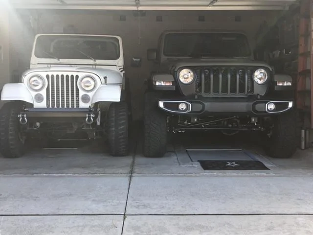Jeep Gladiator YES!!!! it fits in the garage 19540093-FDD4-400D-9D1A-772826230C83