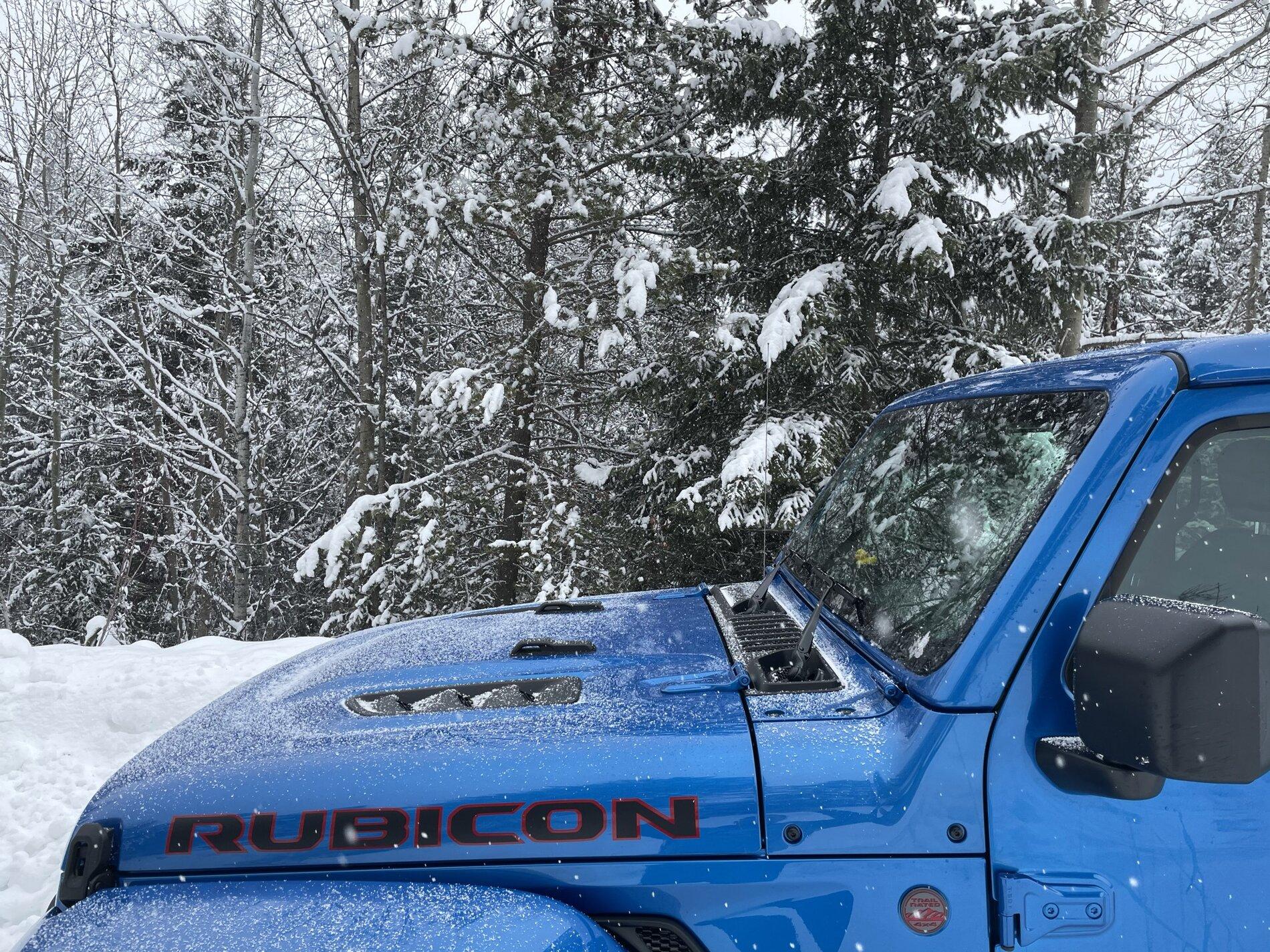 Jeep Gladiator HYDRO BLUE PEARL Gladiator JT Club AD85B748-DE4C-4D38-AA1B-10A71250EE97