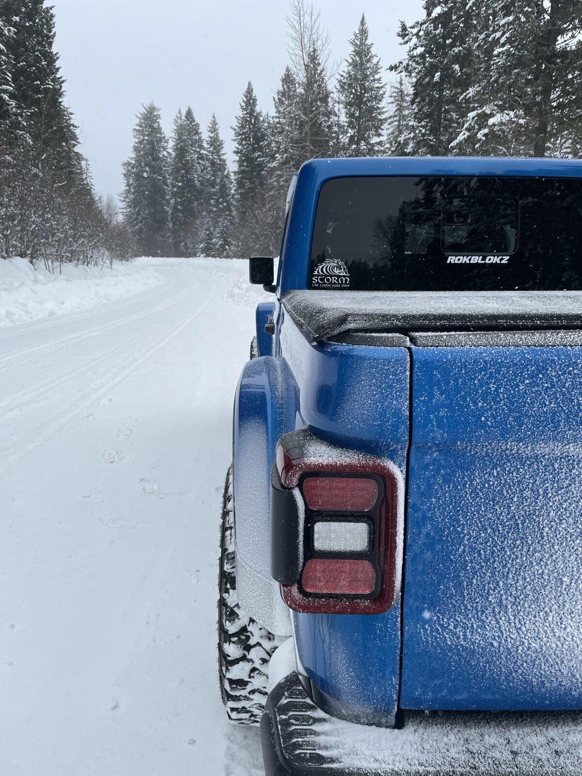 Jeep Gladiator HYDRO BLUE PEARL Gladiator JT Club E9F28A12-1797-4B10-8B85-7D22D4A30925