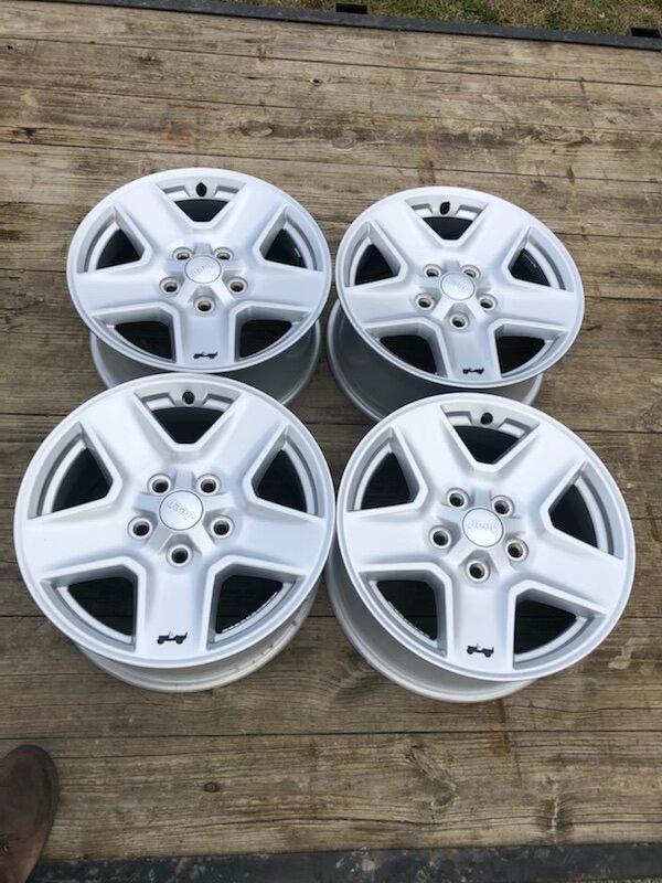 Jeep Gladiator 2020 Sport wheels and spare DEACC3F6-DE0A-4ED5-997B-82CF30DEE1D7