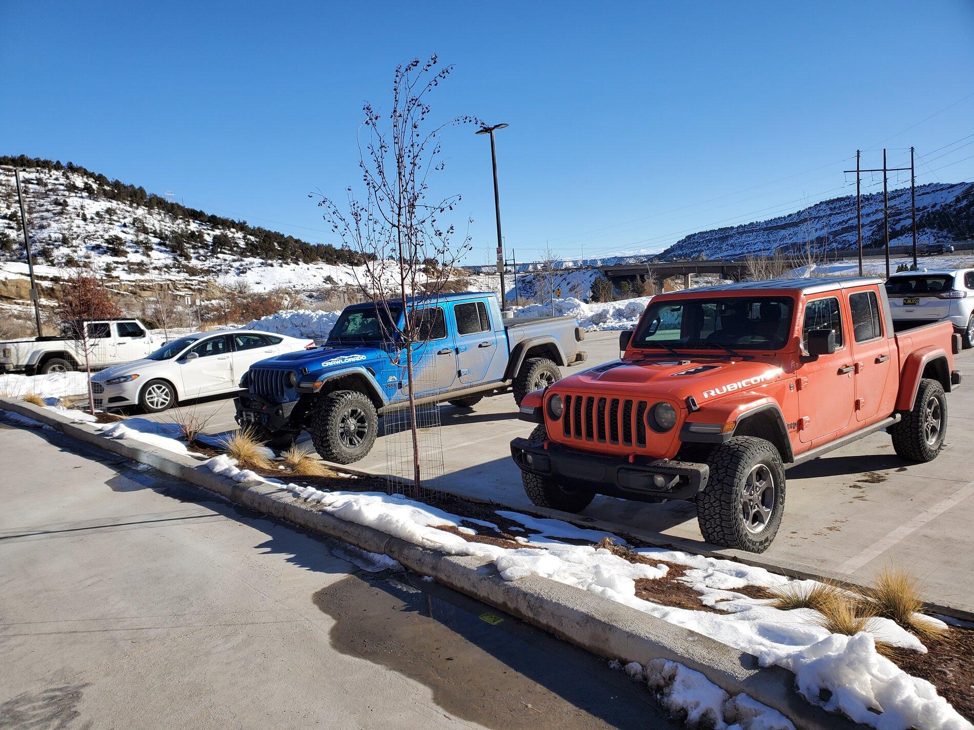 Jeep Gladiator Jeeps Parking Next To Jeeps 20210130_153555