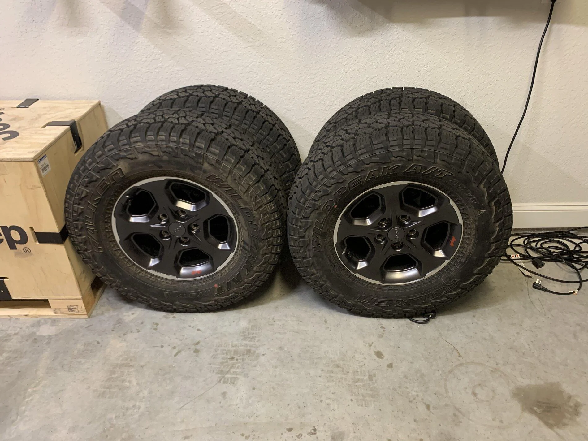 Jeep Gladiator Factory Rubicon Wheels and Tires 89DDAF2F-BF19-4C8E-B206-8A2117405402