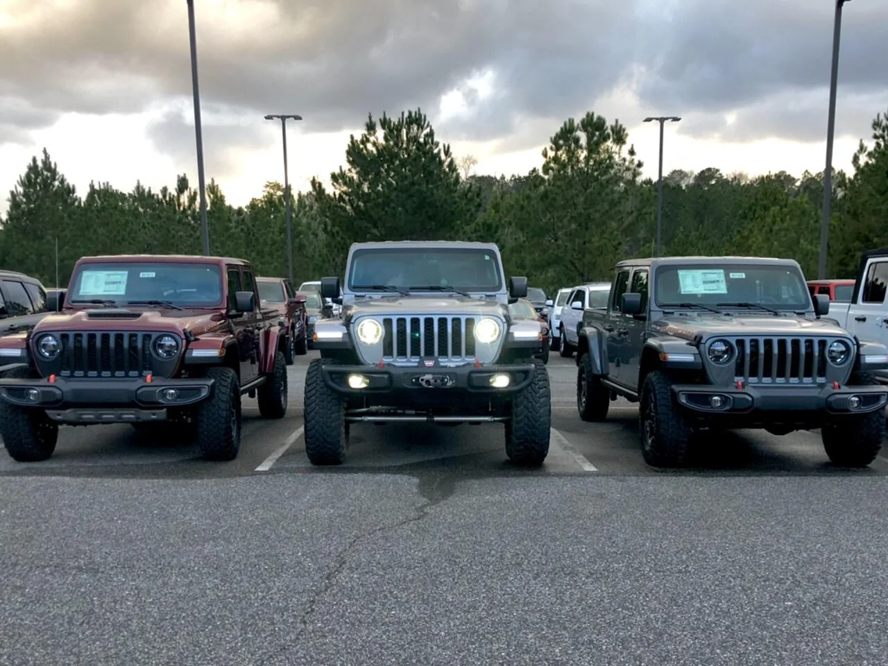 Jeep Gladiator Jeeps Parking Next To Jeeps 693D049D-6730-451B-A265-A7DCB121F686
