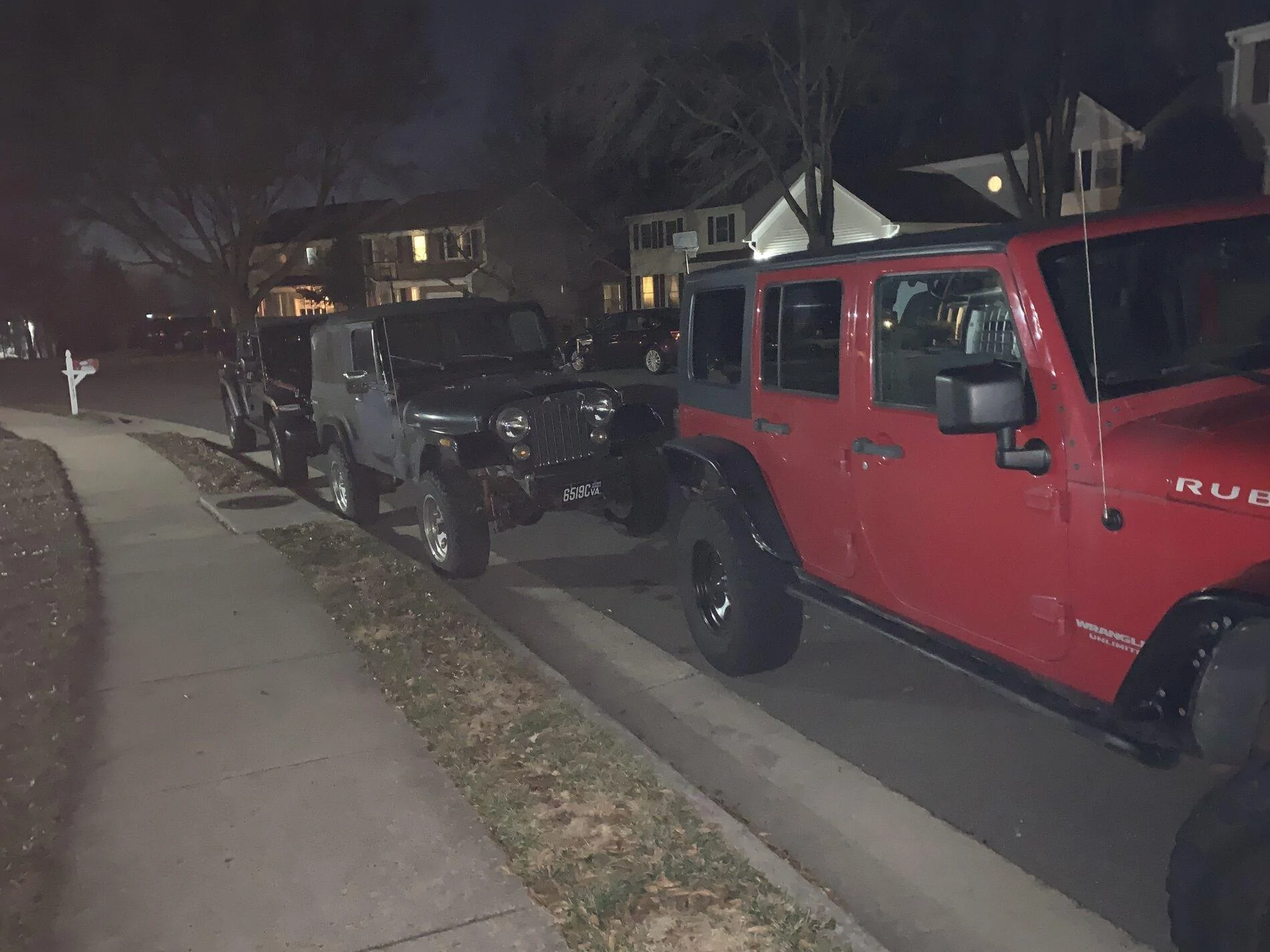 Jeep Gladiator Jeeps Parking Next To Jeeps IMG_6355