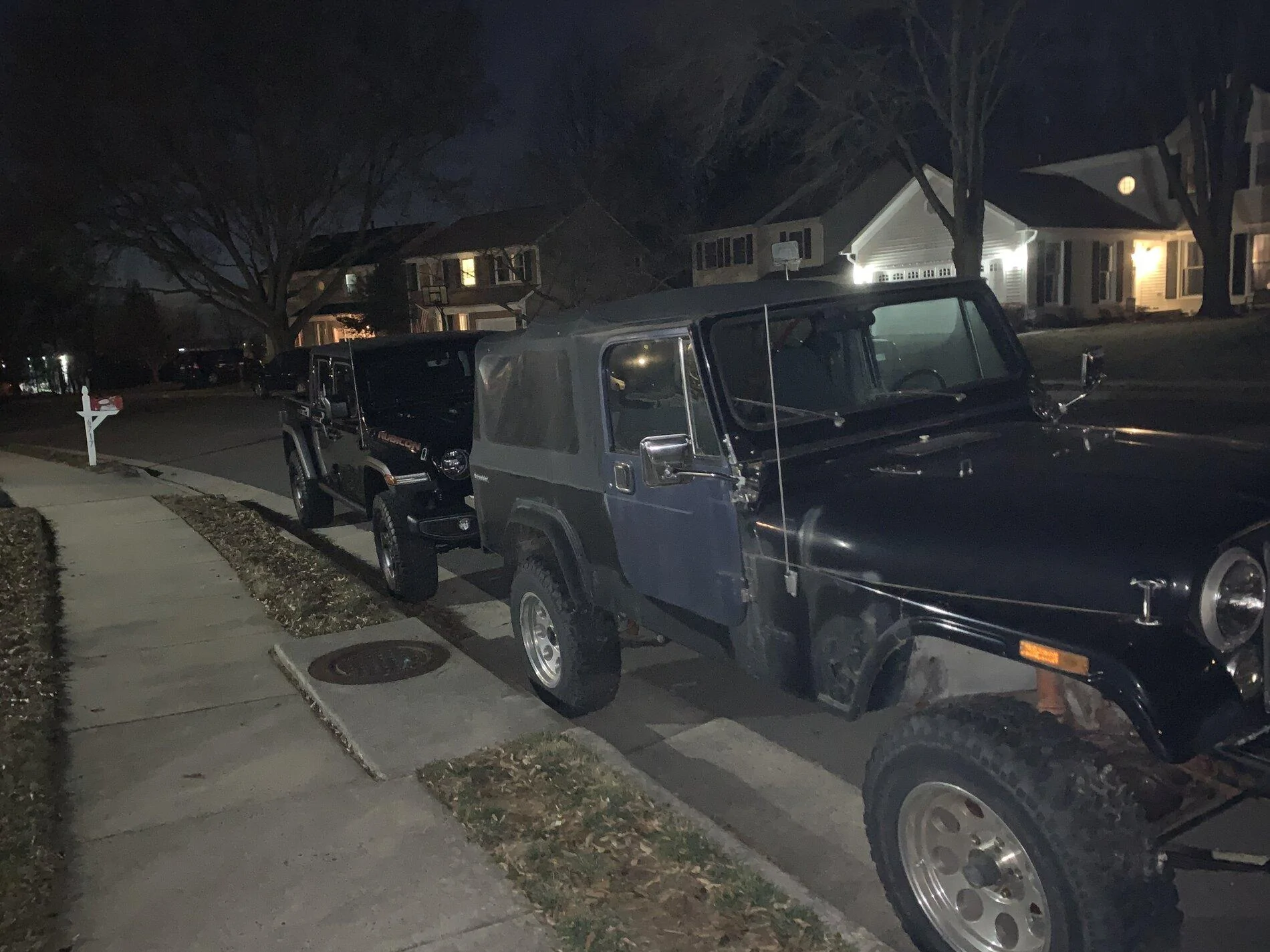Jeep Gladiator Jeeps Parking Next To Jeeps IMG_6356