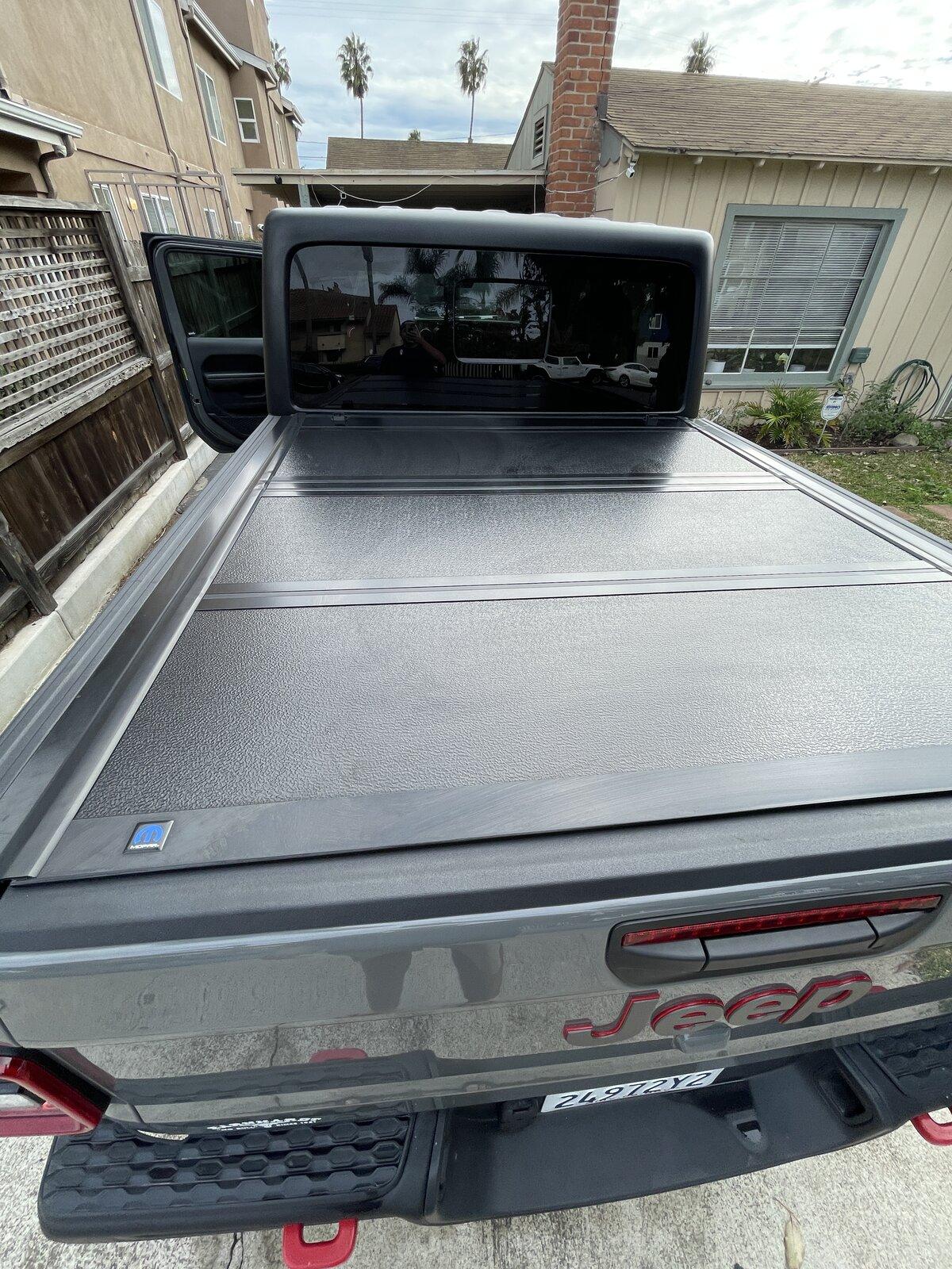Jeep Gladiator Mopar Tri-Fold (Hard) Tonneau 953D47F7-E9CE-4EB4-8A79-FCE6E75ABFAA