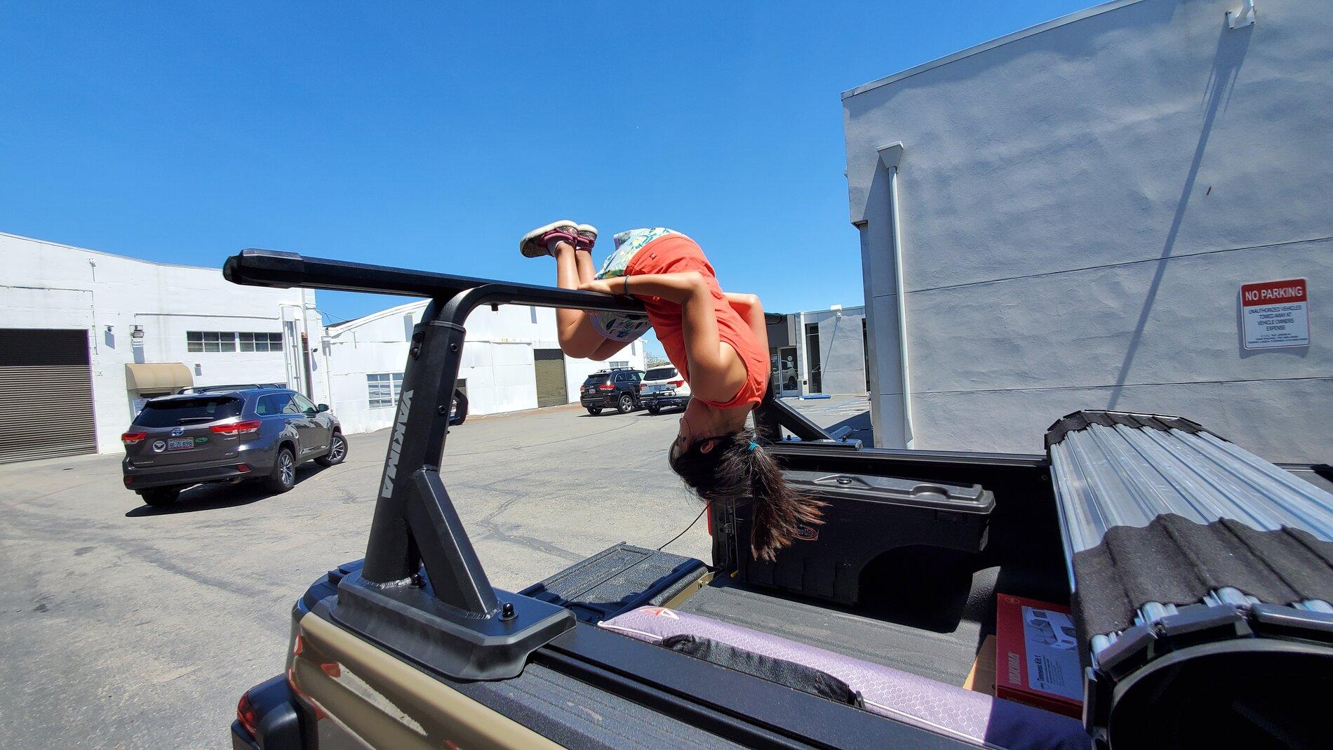 Jeep Gladiator Retractable tonneau and tracks for rack system 20200618_140420