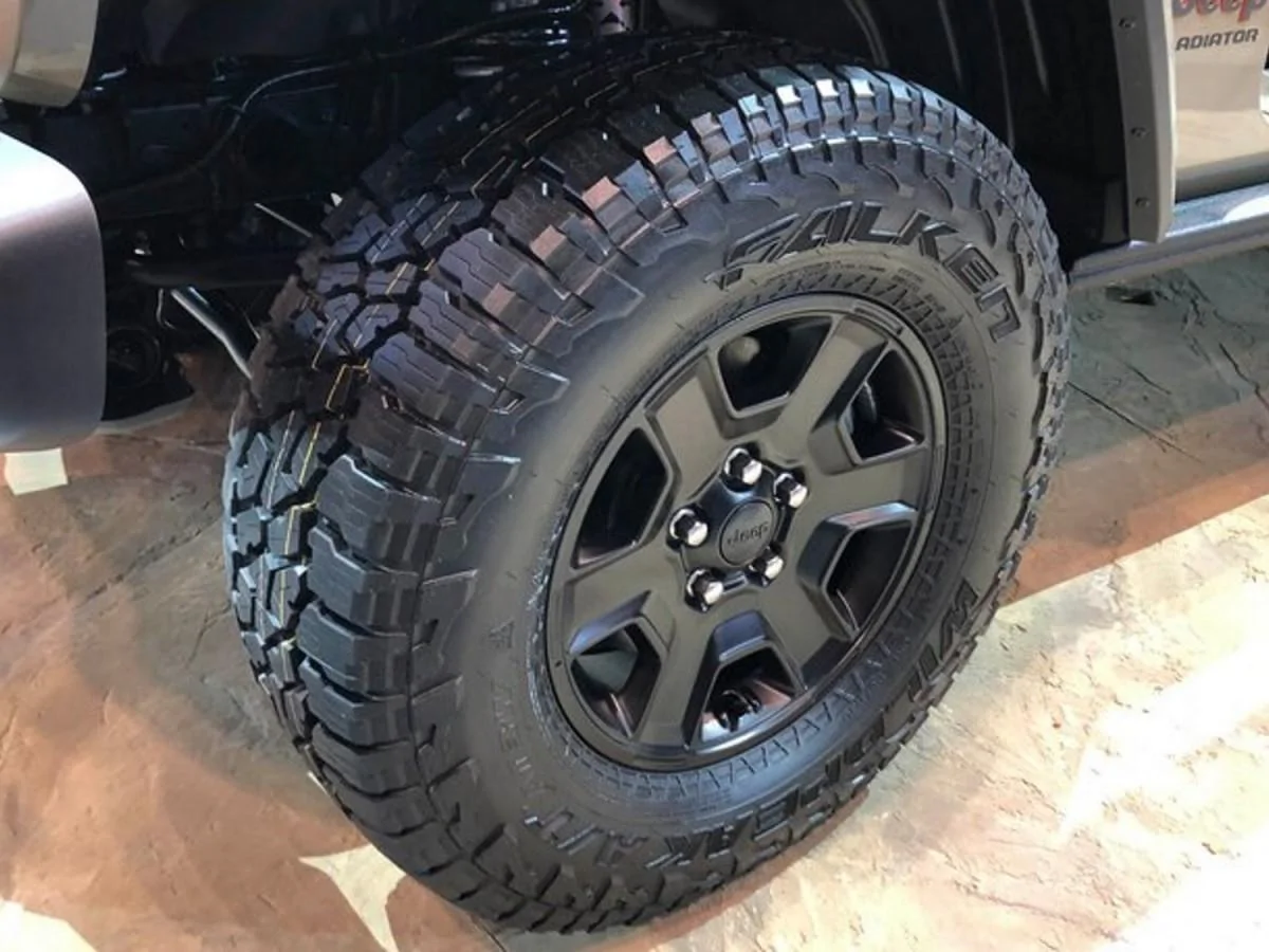 Jeep Gladiator Brand New Jeep Wrangler/Gladiator Wheels/Tires - 17" x 33" 6pj78vxwaa