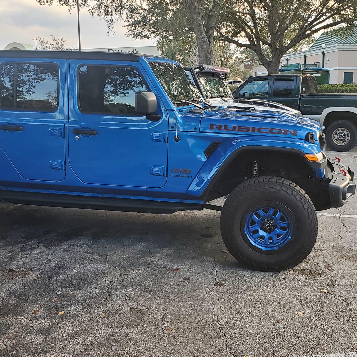 Jeep Gladiator HYDRO BLUE PEARL Gladiator JT Club 87E37C95-6954-4E0F-A27B-EB320C0DF341