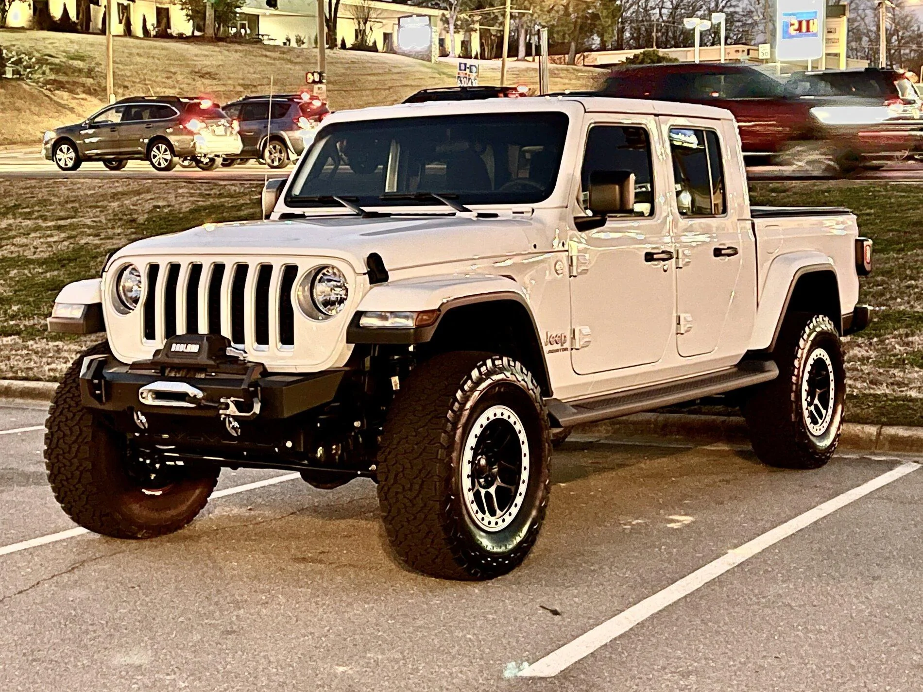 Jeep Gladiator BRIGHT WHITE Gladiator JT Club 836972E9-8BF3-4D9D-B0C9-C4C81515A49F