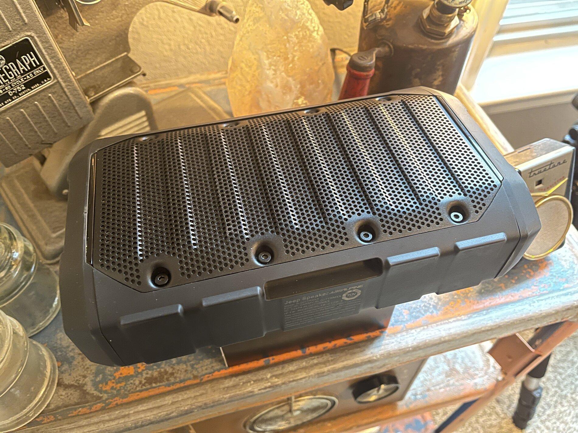 Jeep Gladiator Jeep Bluetooth Speaker DFE0307B-55FE-4EBF-B0D6-DB757D5A195B