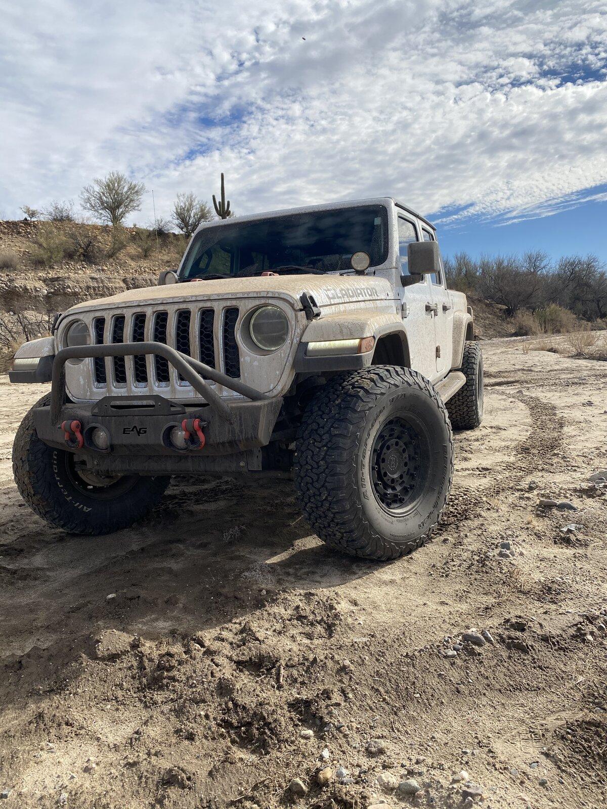 Jeep Gladiator BRIGHT WHITE Gladiator JT Club 58992B96-9A42-4704-8846-41A2047FAC83