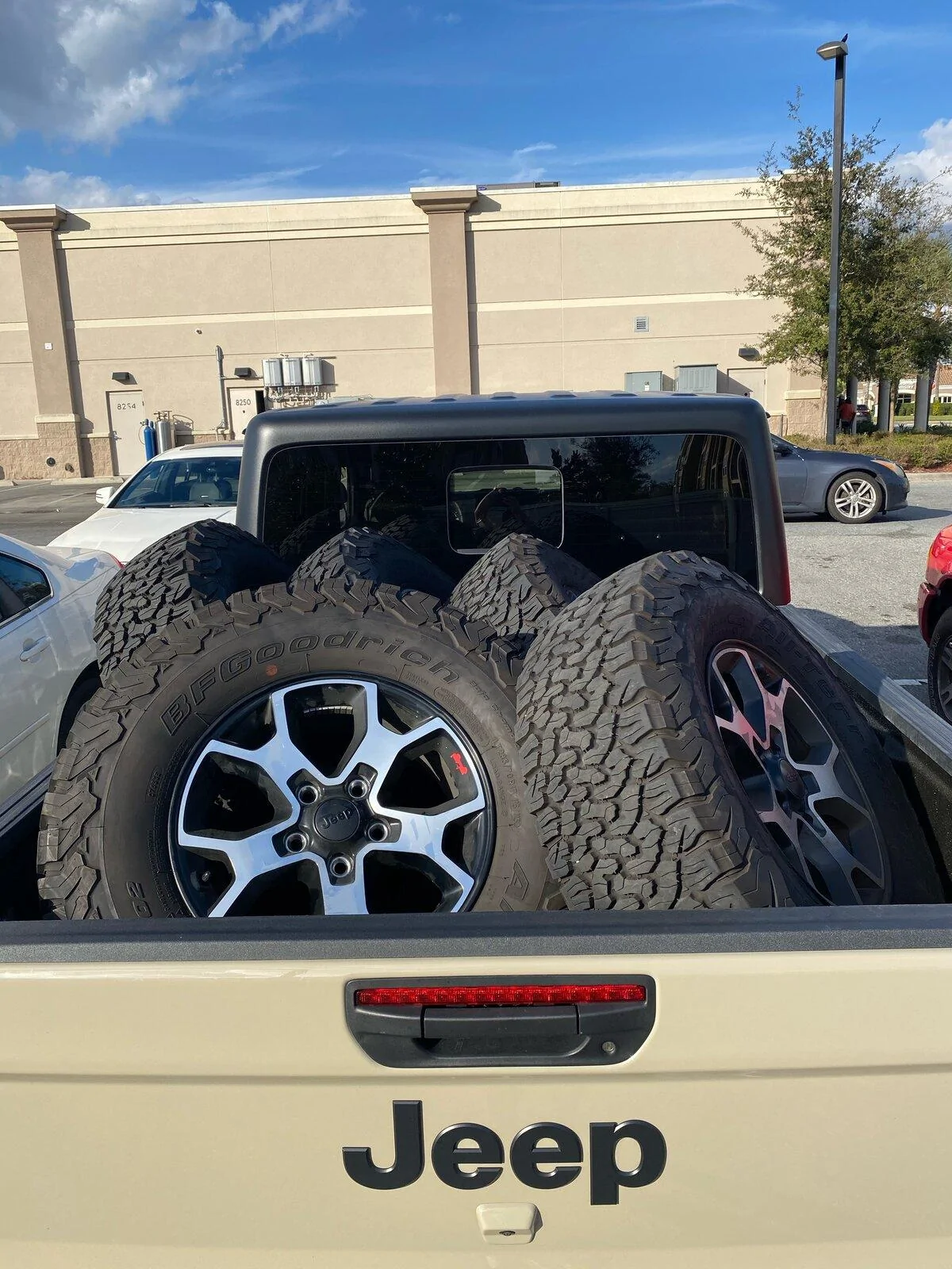 Jeep Gladiator 5 Rubicon Wheels and Tires with TPMS IMG_1071