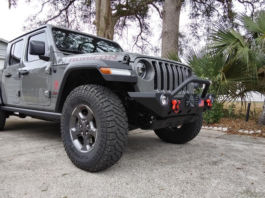 Jeep Gladiator Kenda Klever R/T KR601 35x10.50R17 45 shot