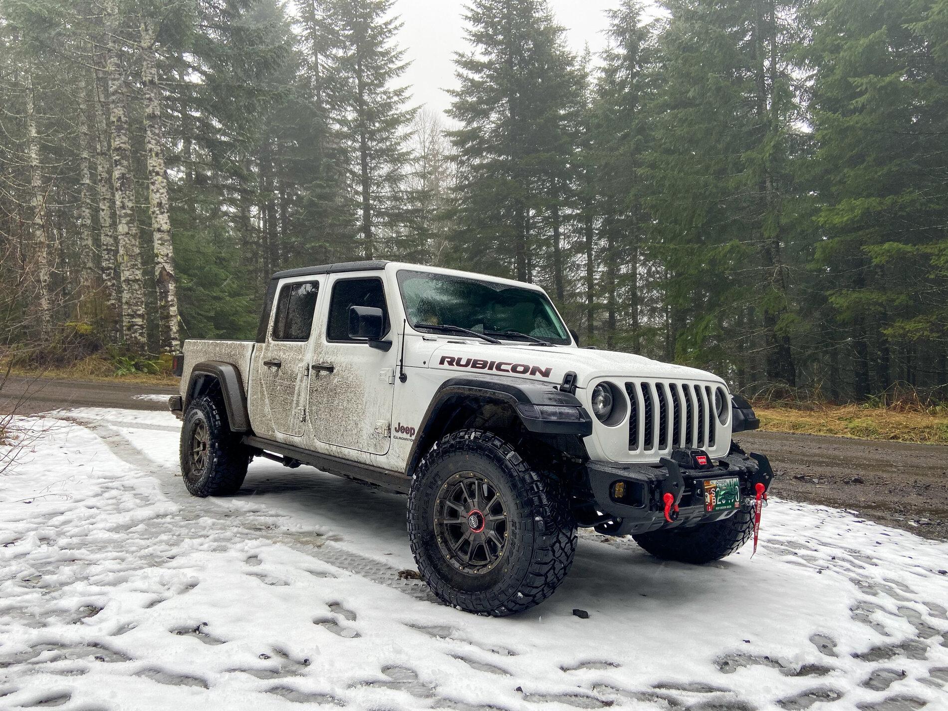 Jeep Gladiator BRIGHT WHITE Gladiator JT Club 71AD1F8C-93E7-4CD0-8166-881D405A2522