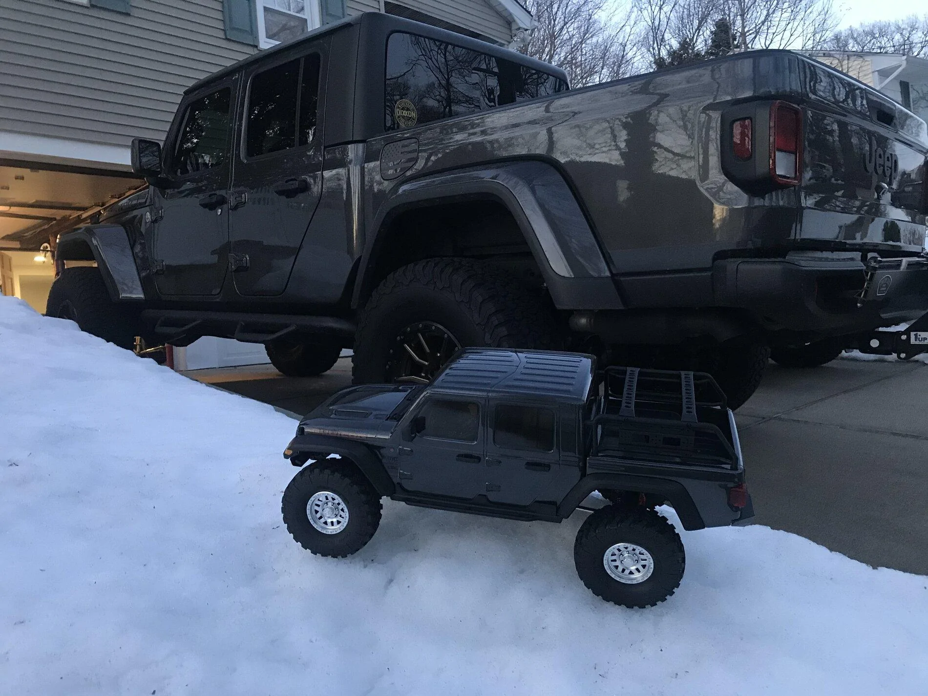 Jeep Gladiator Axial Racing Jeep Gladiator 1/10 Scale RC Rock Crawler 296C0F22-0513-4D3E-9994-4BD82FB0E363