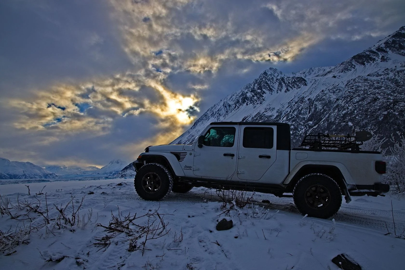 Jeep Gladiator BRIGHT WHITE Gladiator JT Club Back to Knik