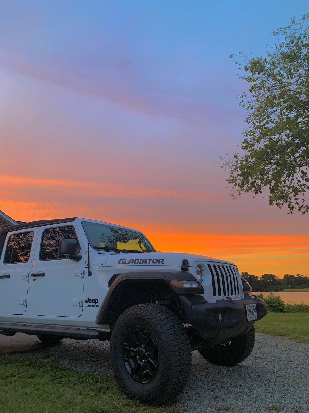 Jeep Gladiator BRIGHT WHITE Gladiator JT Club B2064B68-2FDB-4728-9F78-C1218586D9AF