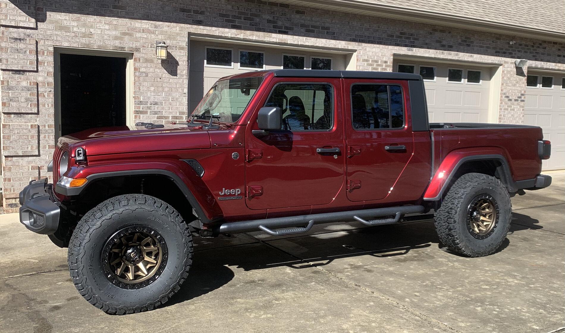 Jeep Gladiator Snazzberry Gladiator JT club E9721276-F67A-4CE7-B1BD-3E325973C0E0