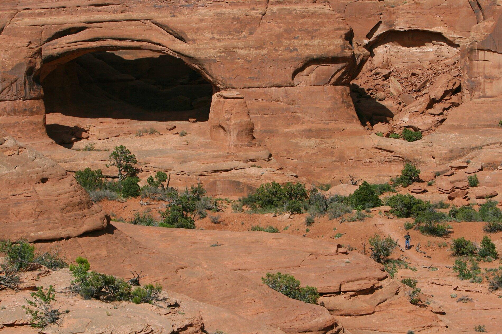 Jeep Gladiator Planning a family-friendly national parks / wheeling road trip Moab Trip, Apr-May 10, Mark's Images, 8885, Arches National Park, Ray at Tower Arch
