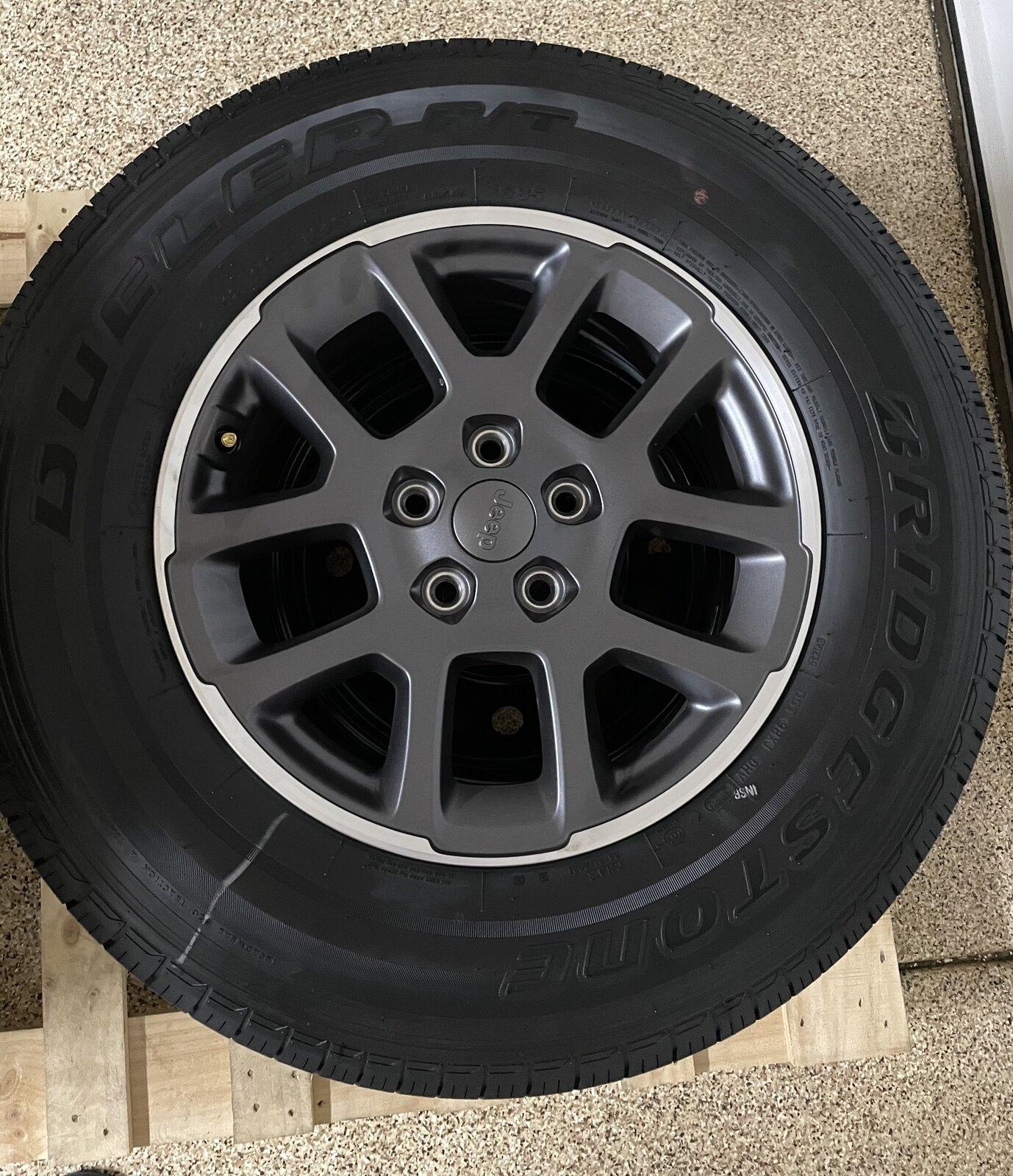 Jeep Gladiator 2021 Overland Wheels + Tires + Spare IMG_1107