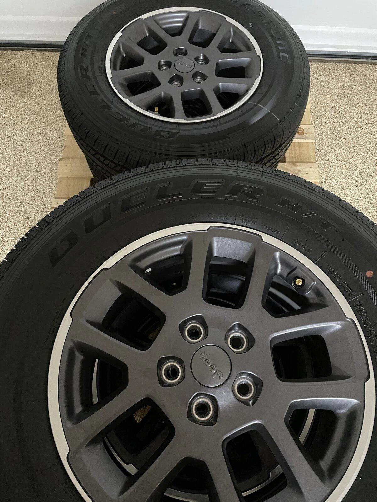 Jeep Gladiator 2021 Overland Wheels + Tires + Spare IMG_1105