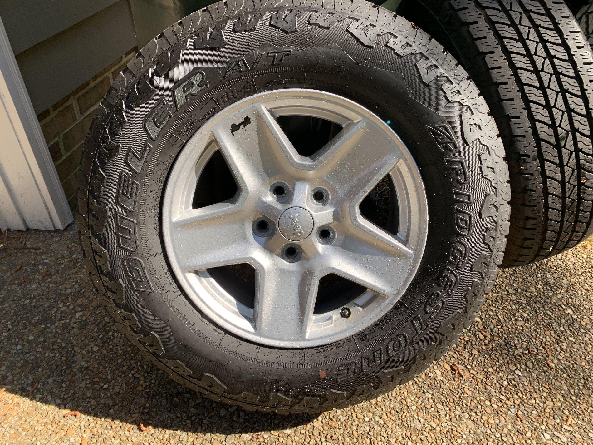 Jeep Gladiator Sport S 245/75R17 All-Terrain Tire Option 01-