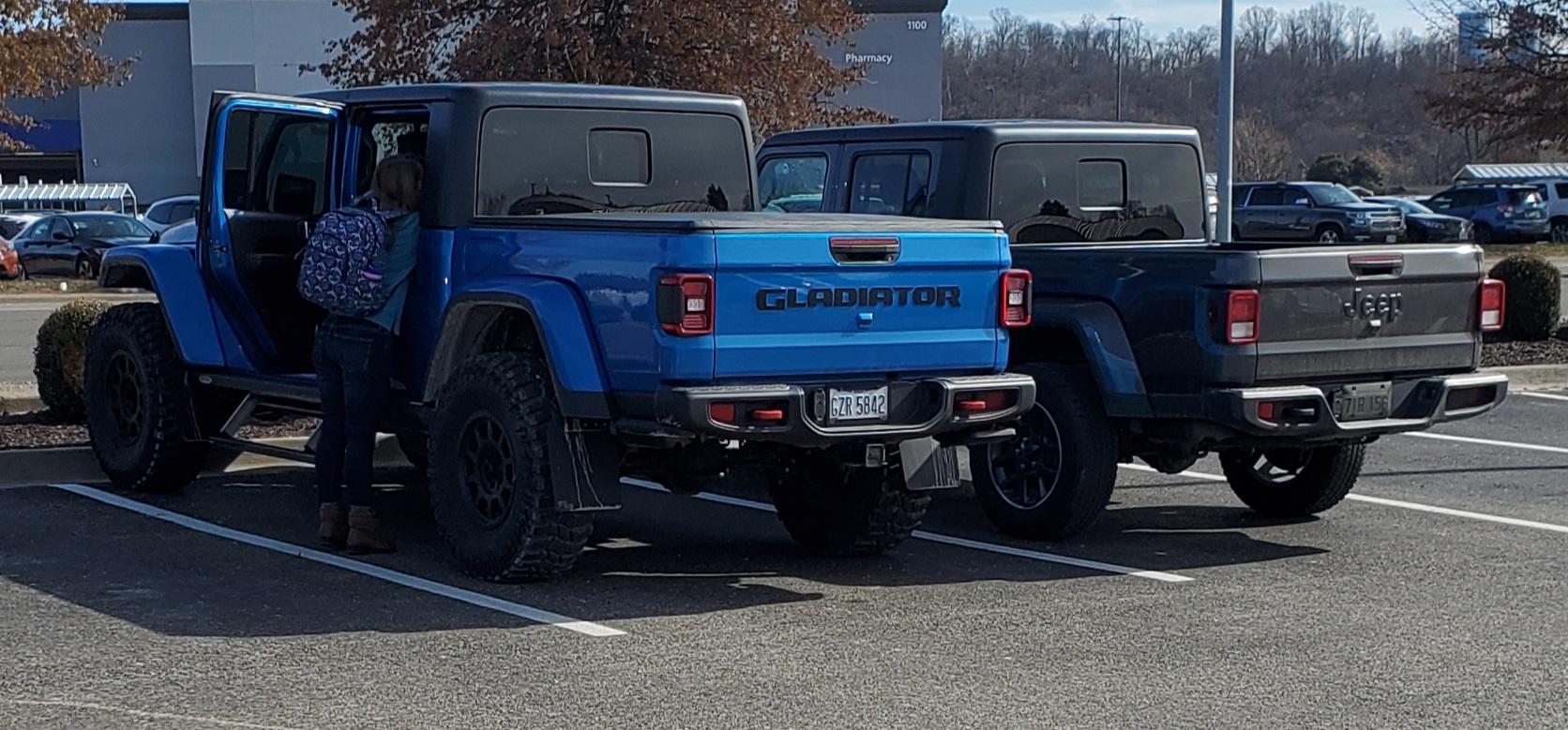 Jeep Gladiator Jeeps Parking Next To Jeeps 20210206_125559