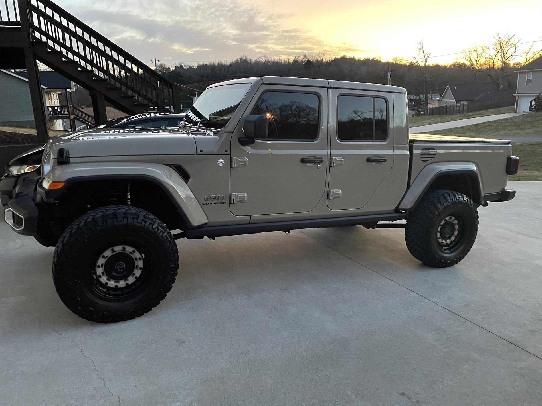 Jeep Gladiator Metalcloak gamechanger install with Fox 2.0 input 60FB51B5-A9F9-403A-9AE5-177F608B2022