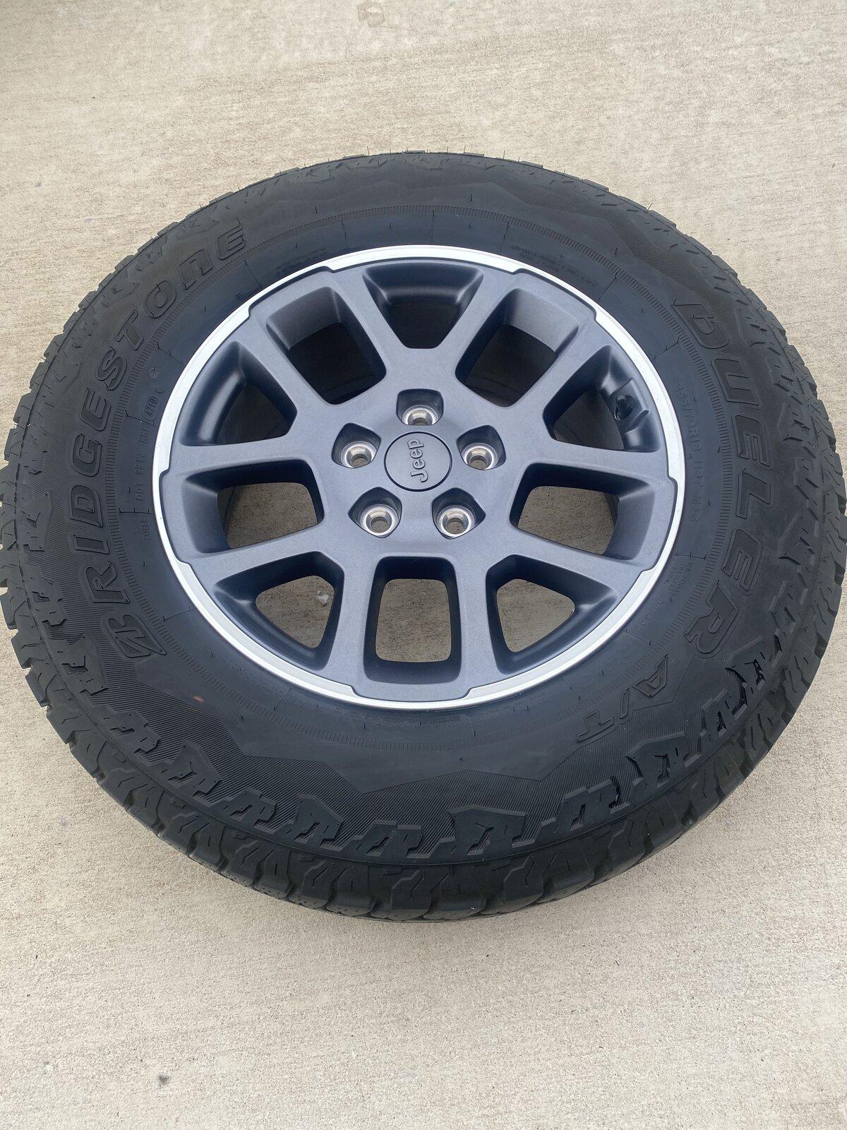 Jeep Gladiator Overland Wheels/Tires/Spare/Lugs with TPM IMG_0935