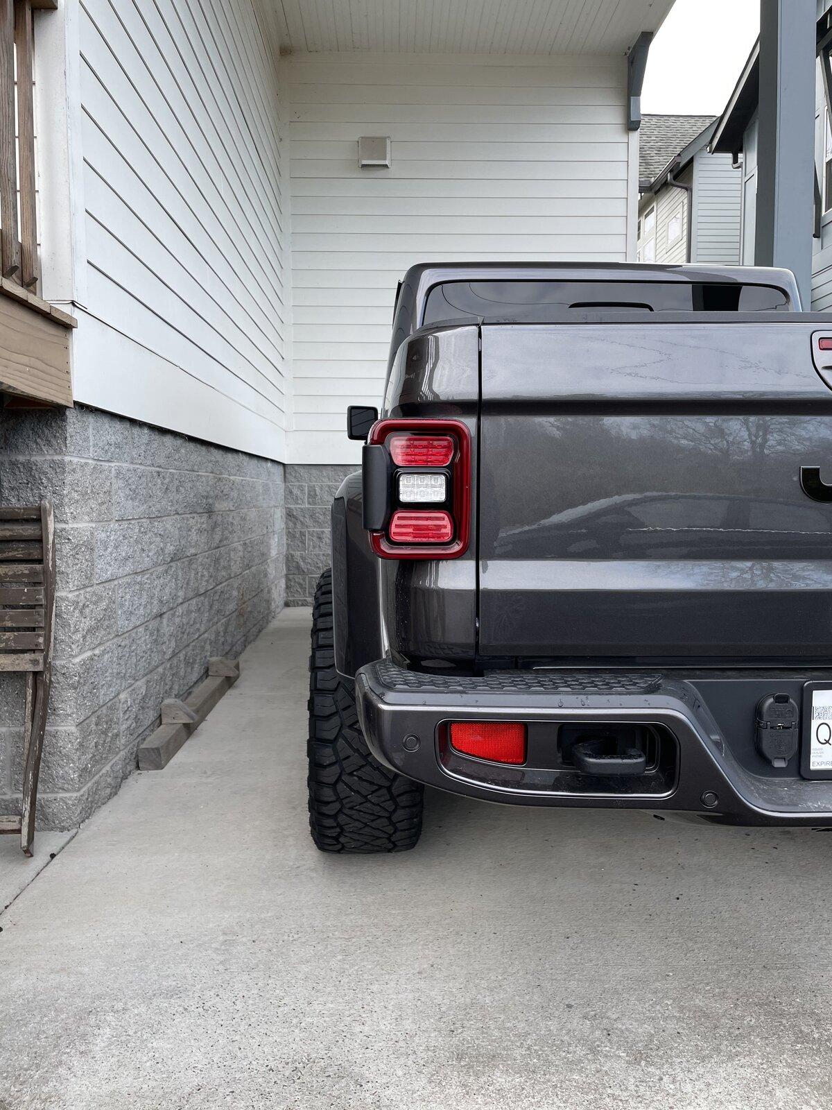 Jeep Gladiator High Altitude's with bigger rubber on stock wheels FE392202-4662-4A19-BBE9-74A7E0083680