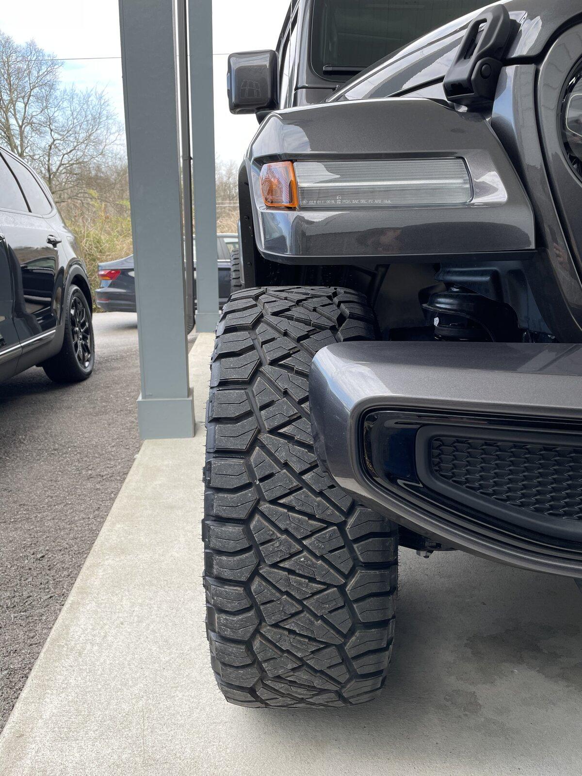 Jeep Gladiator High Altitude's with bigger rubber on stock wheels 89A5935D-D040-4365-8A9E-2640C8C0EEAE