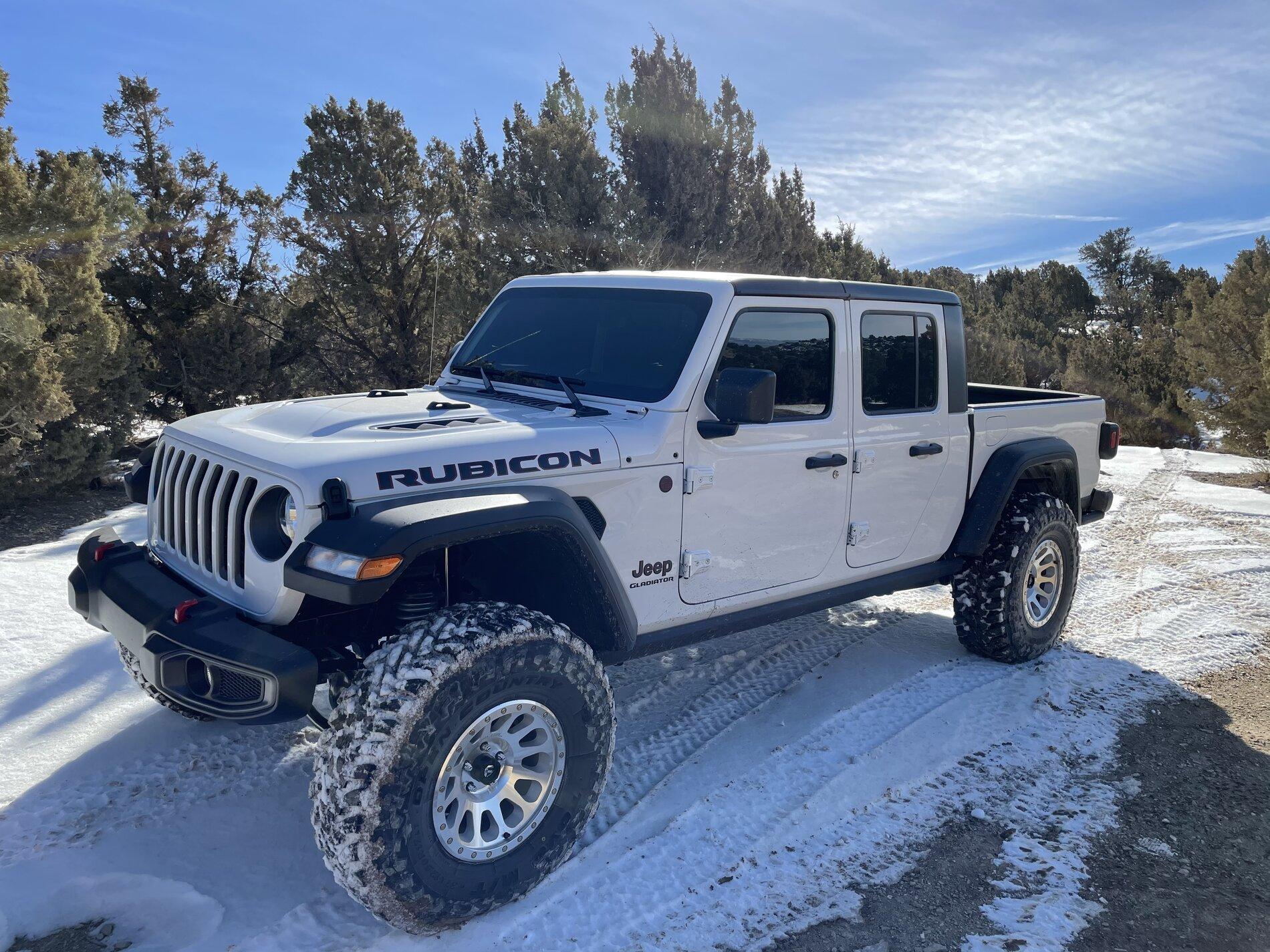 Jeep Gladiator BRIGHT WHITE Gladiator JT Club 829BB43F-7D6E-465A-9486-B79F7D875C48