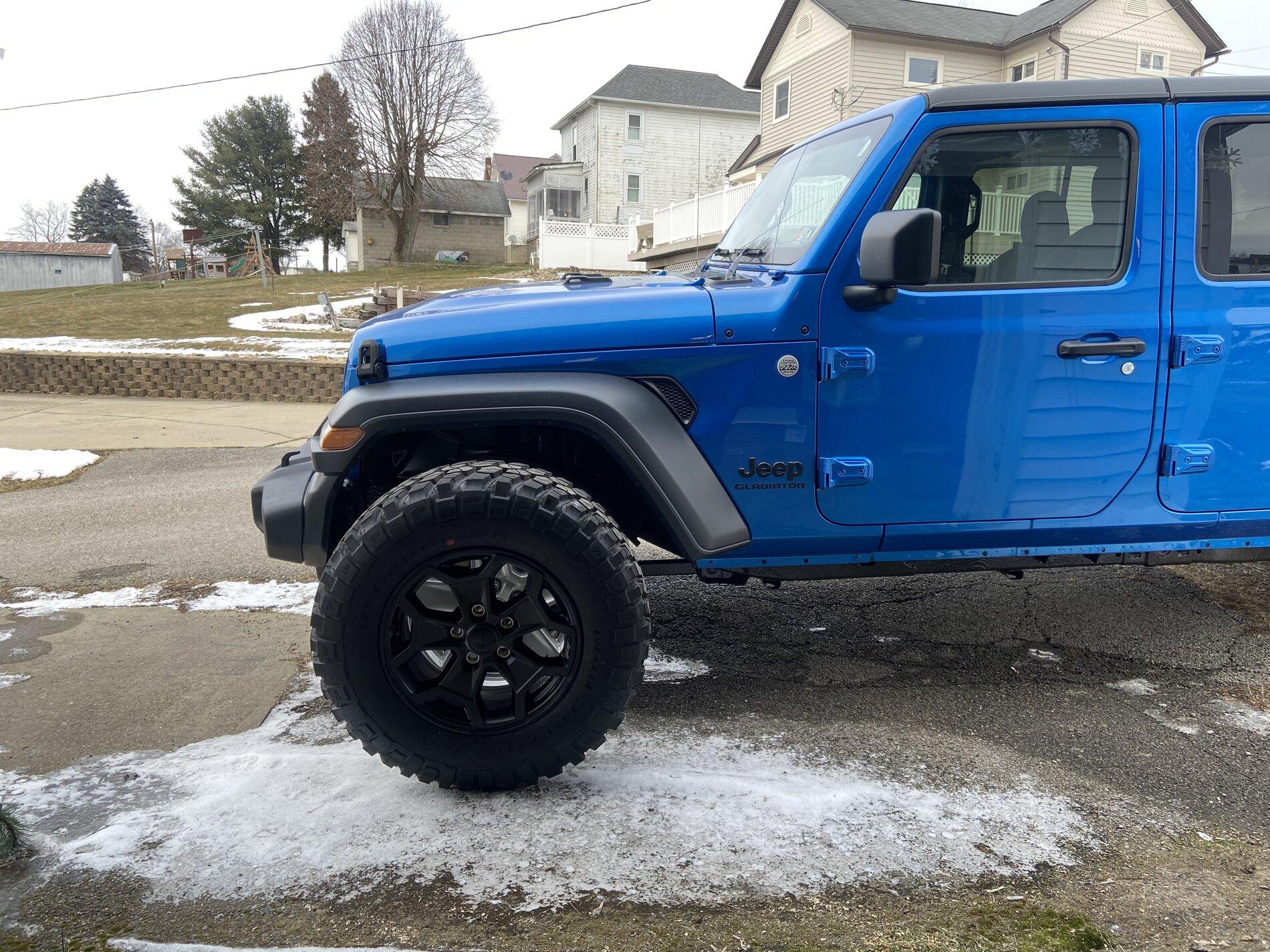 Jeep Gladiator HYDRO BLUE PEARL Gladiator JT Club C2AD5CE2-02FB-477C-AD4A-4C9B6339837F