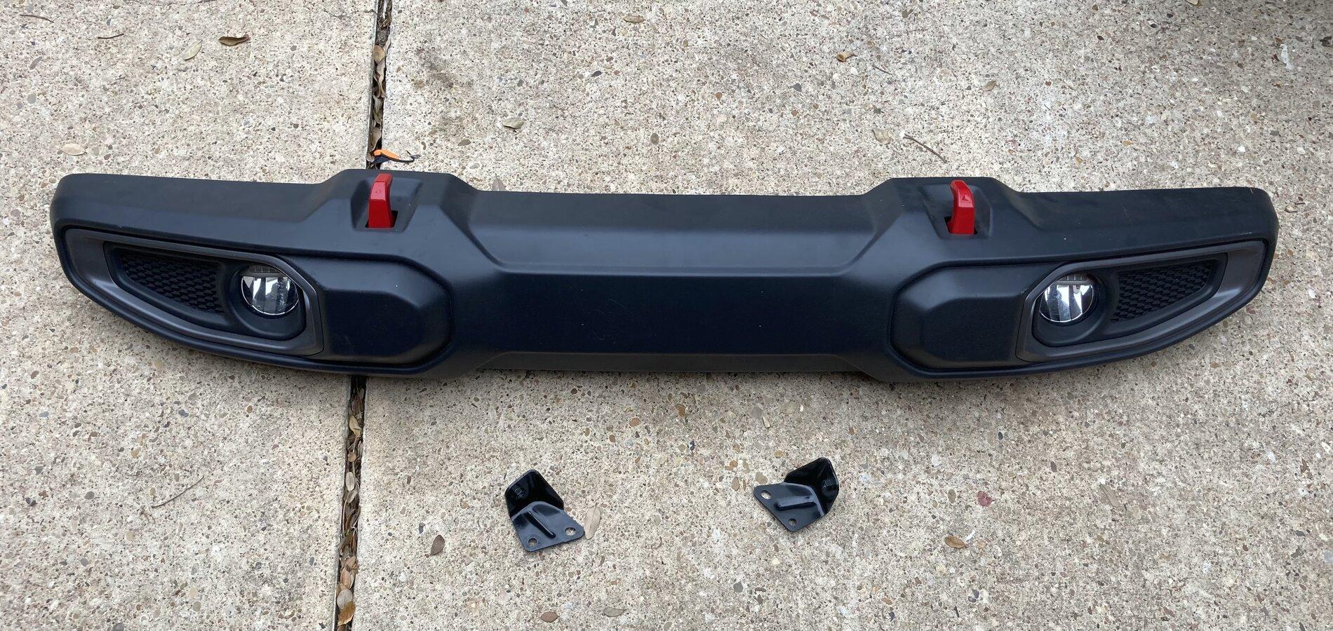 Jeep Gladiator JTRubicon PLASTIC Front Bumper with LED foglights - Sold 0E16464A-3983-4857-ADDA-A022BBC46AEA