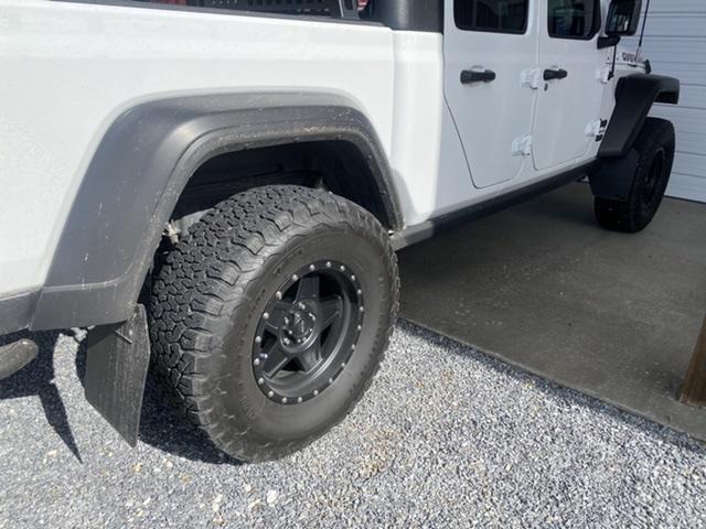 Jeep Gladiator BRIGHT WHITE Gladiator JT Club 339A3D6D-C621-4BB9-B1DD-5B4A2A46C7B6