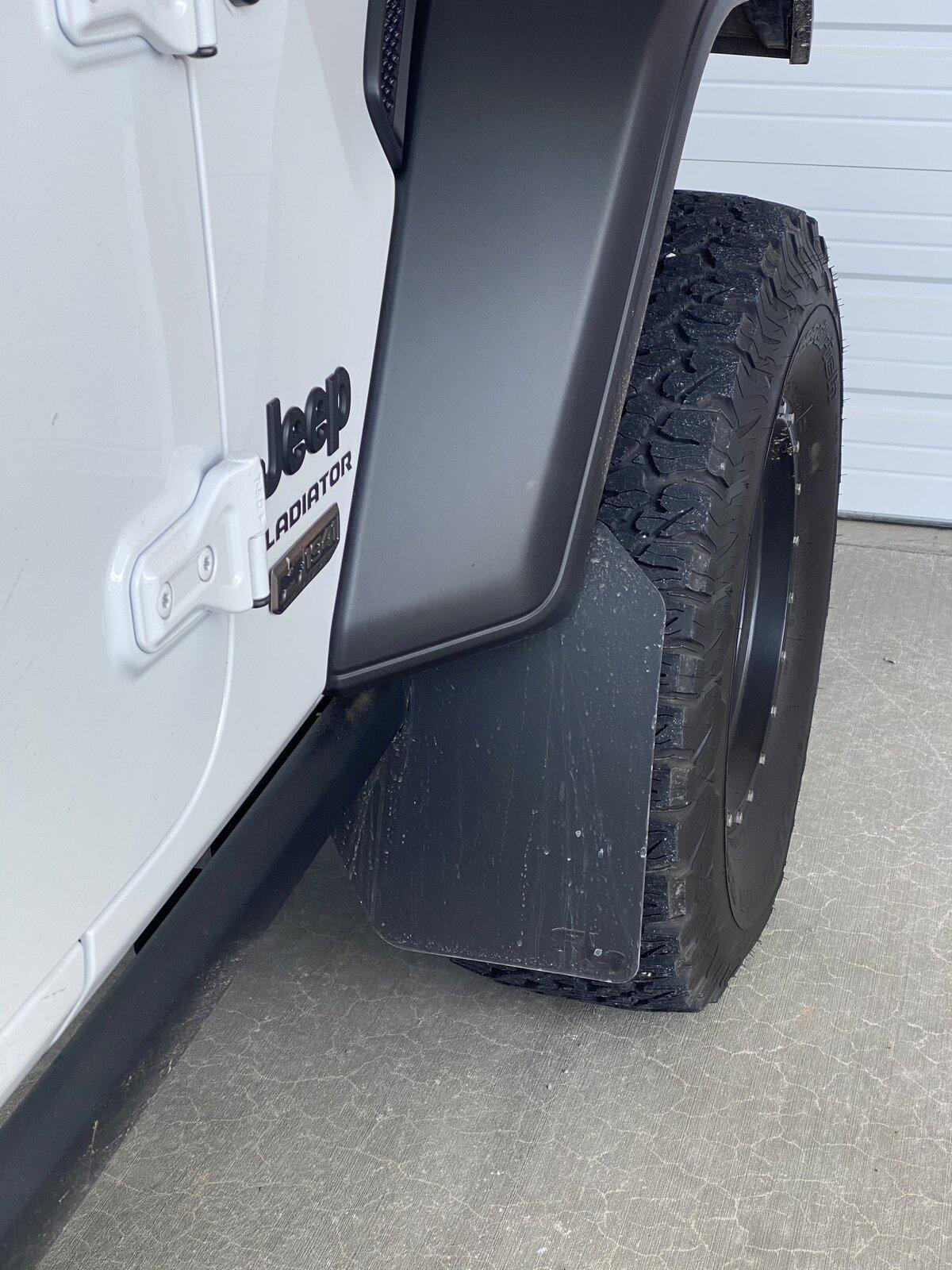Jeep Gladiator BRIGHT WHITE Gladiator JT Club 3BD9FC93-5BEB-4576-A836-572C1E458551